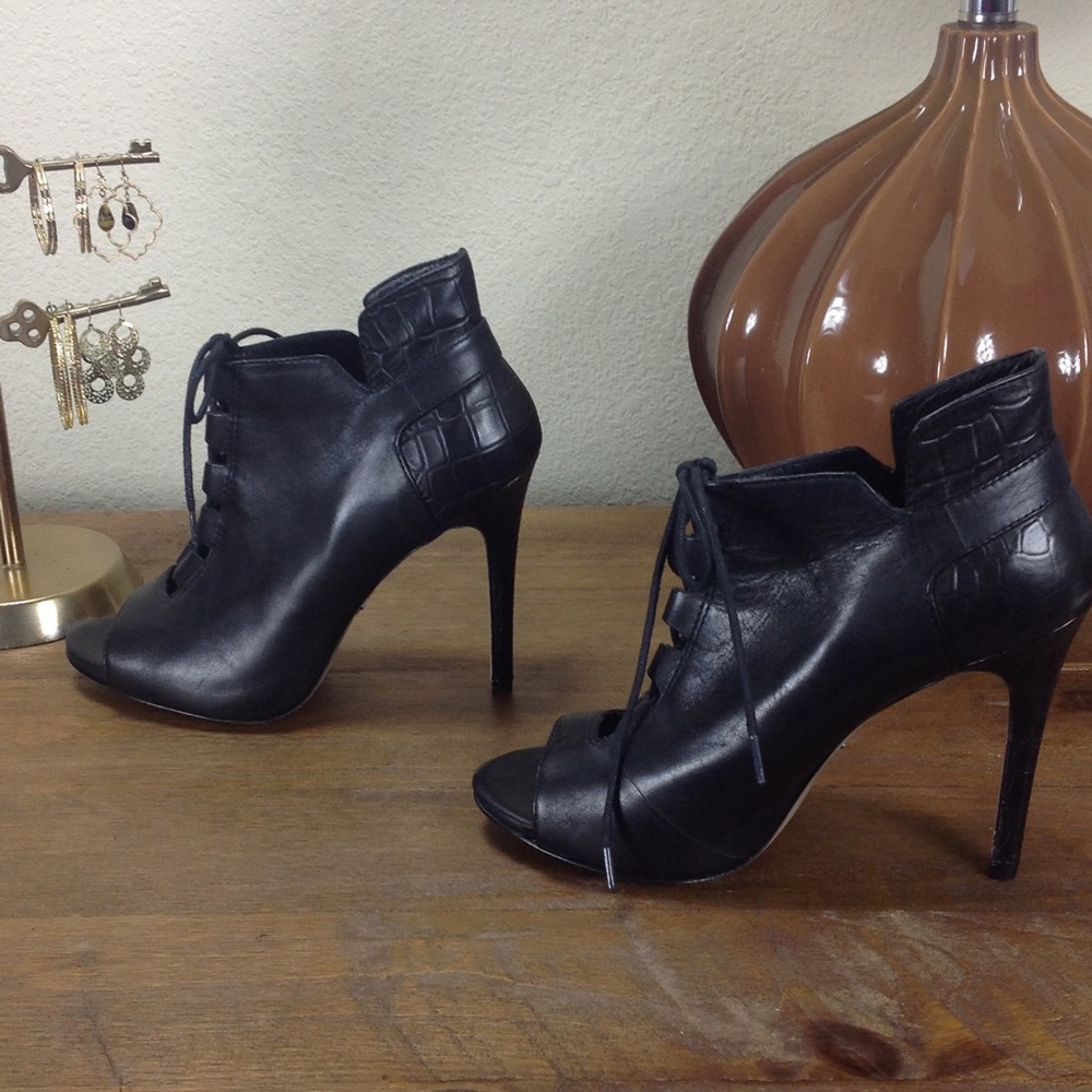 Pour La Victoire Vionne Black Leather Ankle Boot - Picture 5 of 8